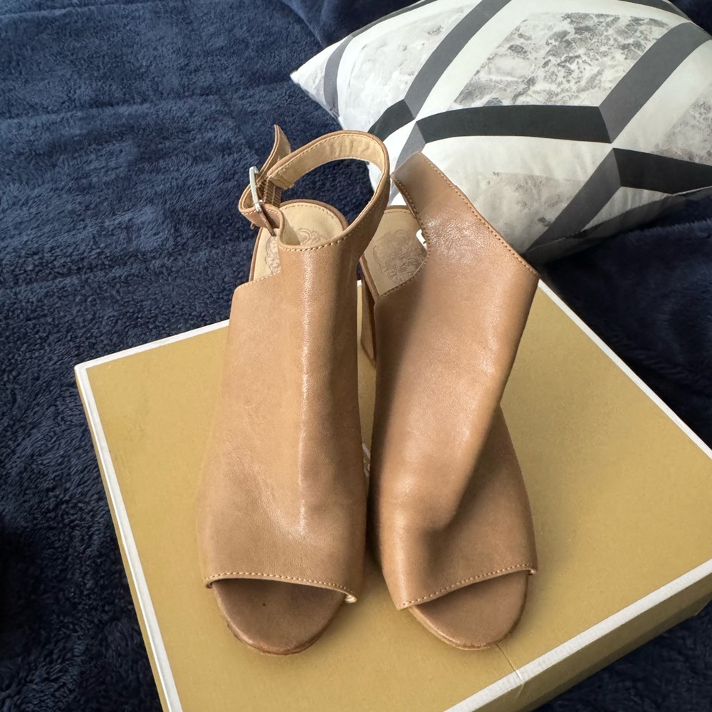 Vince Camuto: Elegant Tan Women's Open-Toe Shoes